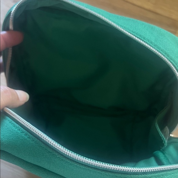 La Mer Emerald Green Pouch - Picture 5 of 5